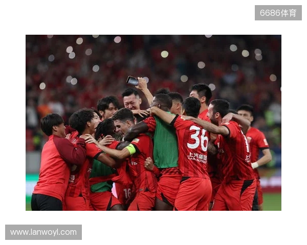 三连冠!上海海港加冕2025赛季中超冠军,摘下队史中超第四星 三连冠!上海海港加冕2025赛季中超冠军,摘下队史中超第四星