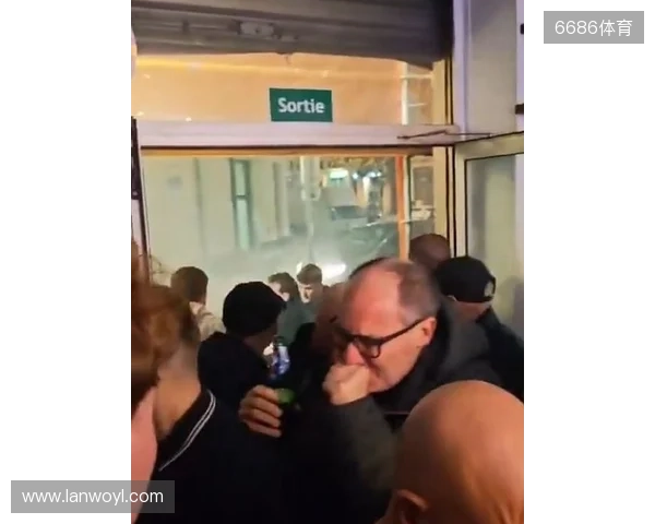 邮报:纽卡球迷在法国遇袭,被马赛球迷投掷催泪瓦斯 邮报:纽卡球迷在法国遇袭,被马赛球迷投掷催泪瓦斯