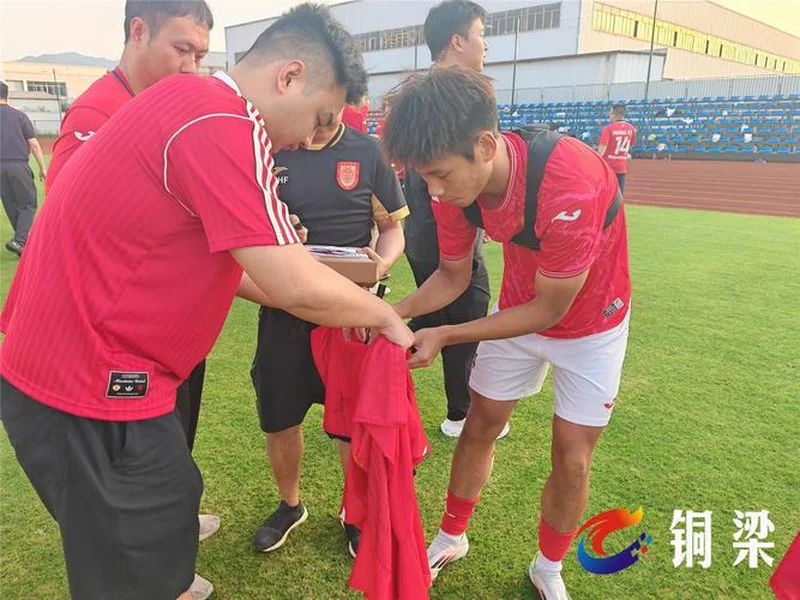 重庆铜梁龙晒球迷来信:很高兴成为一位少年青春记忆中的美好部分